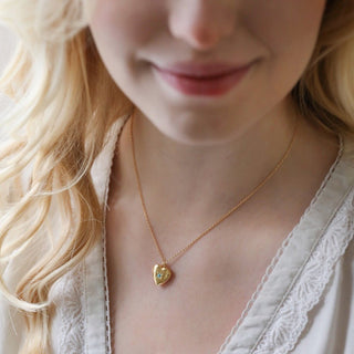 The Meaningful Elegance of Birthstone Necklaces and Lockets - Yadman Emarati