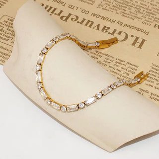 1 piece White Baguette Tennis Bracelet – 18K Gold Vermeil | Dubai Collection - Yadman Emarati