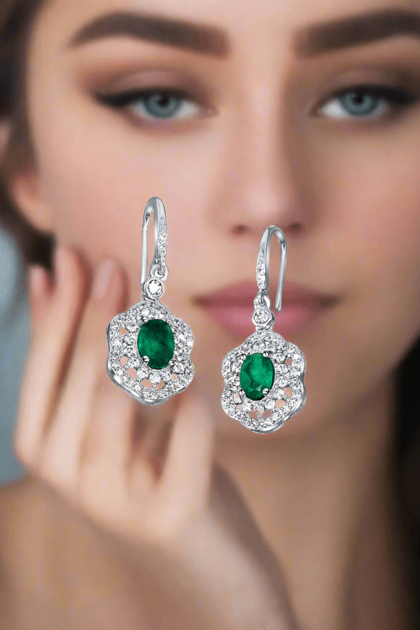 Elegant drop earrings with emerald and zirconia in silver setting