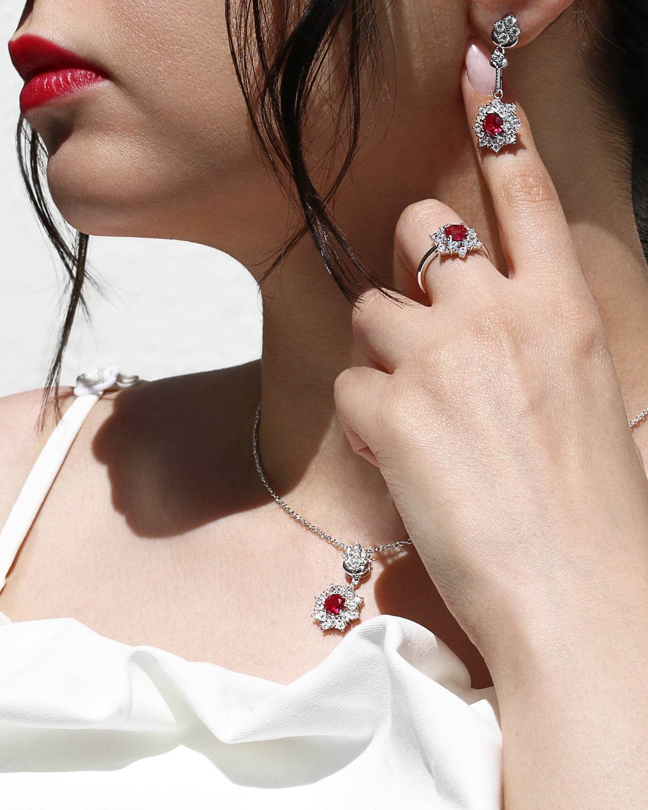 Elegant red and white zirconia ring with polished silver band