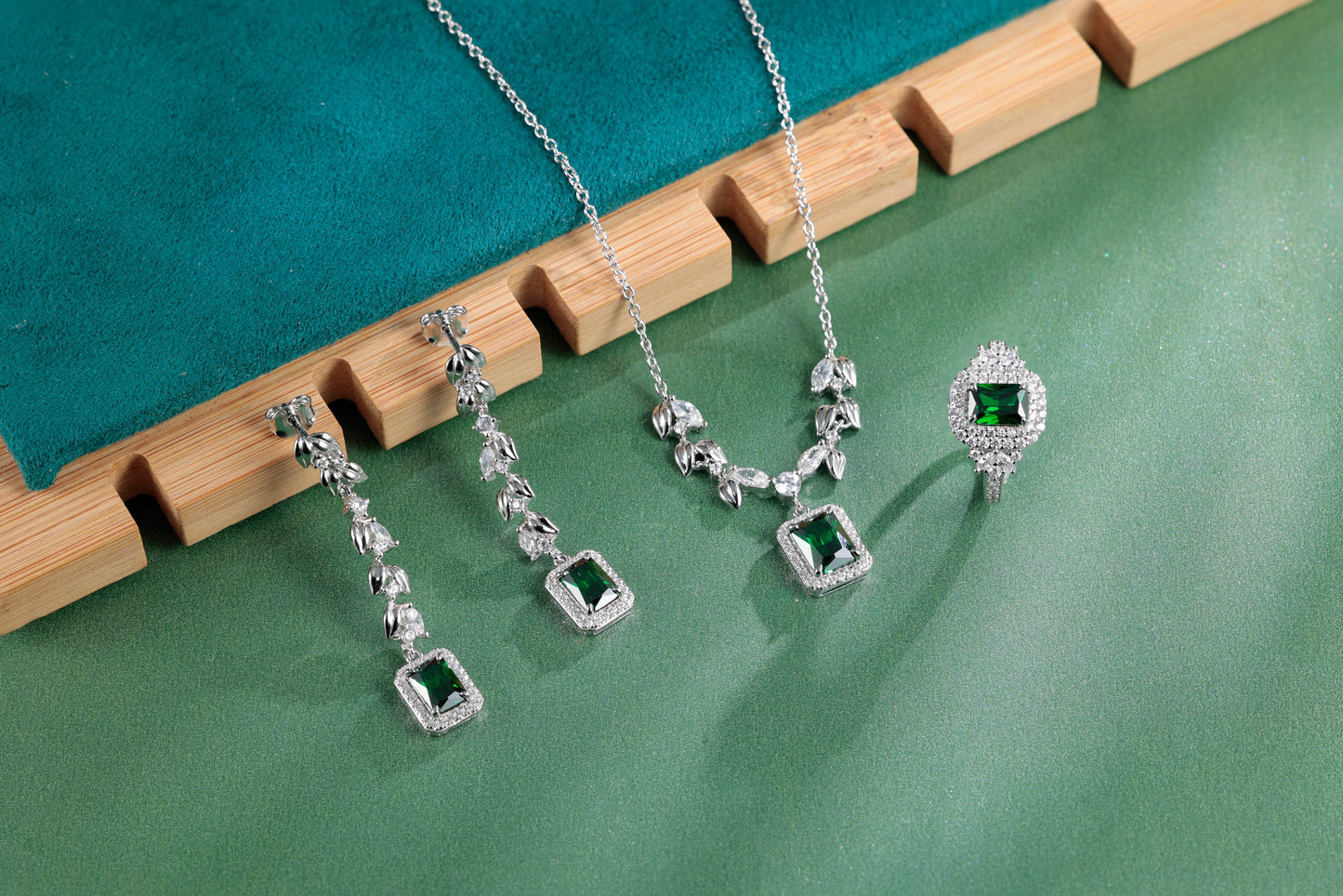 Luxury emerald-inspired ring for women – part of the Zamrud Collection