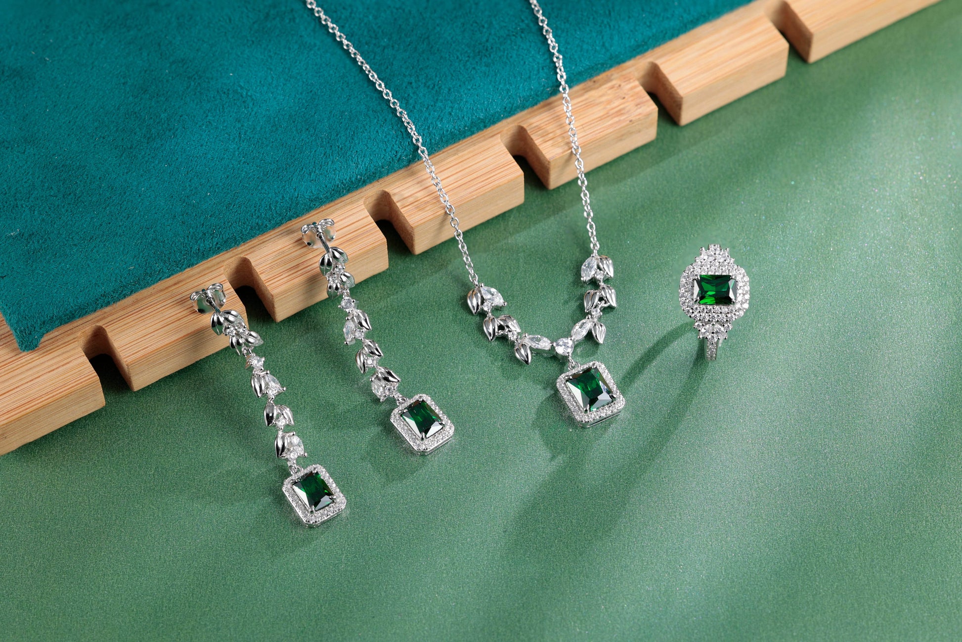 Luxury emerald-inspired ring for women – part of the Zamrud Collection
