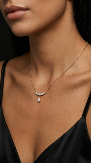 Lightweight gold necklace with bridal elegance