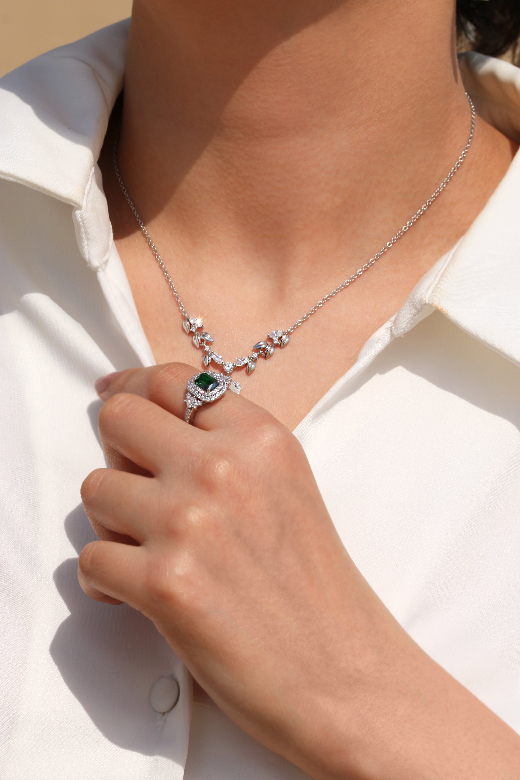 Platinum-plated silver ring with certified natural emerald stone – Zamrud Collection