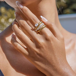 Elegant 18K gold-plated ring with zircon center