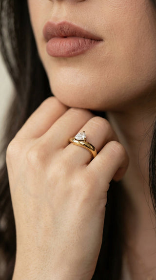 Teardrop zircon ring with gold polished band